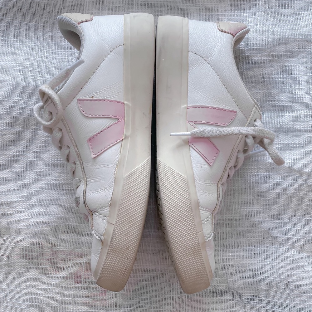 VEJA Leather Tennis Shoes